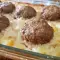 Albondigas de carne con patatas, nata y queso fundido