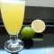 Limonada con naranjas, lima y menta