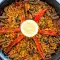 Paella de cerdo y habas verdes