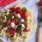 Pasta con tomates cherry, mozzarella y alcaparras (Рasta alla checca)