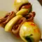 Huevos de codorniz marinados con ajos y anchoas