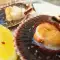 Vieiras con limón y vino blanco