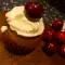 Cupcakes de chocolate con cerezas y queso crema