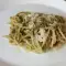 Espaguetis de pesto con parmesano