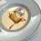 Sopa de chocolate blanco con brownie de limón y helado