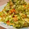 Ensalada rica en vitaminas con brócoli, zanahorias y chirivías