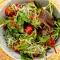 Ensalada verde con bayas de goji y brotes de brócoli