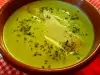 Crema de calabacín y aguacate con queso aromático