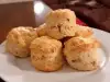 Scones ingleses con chalotas