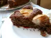 Pastel de chocolate con manzanas hundidas