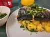 Caballa sobre cama de patata y puerro