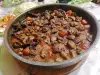 Conejo con vino blanco y verduras al horno