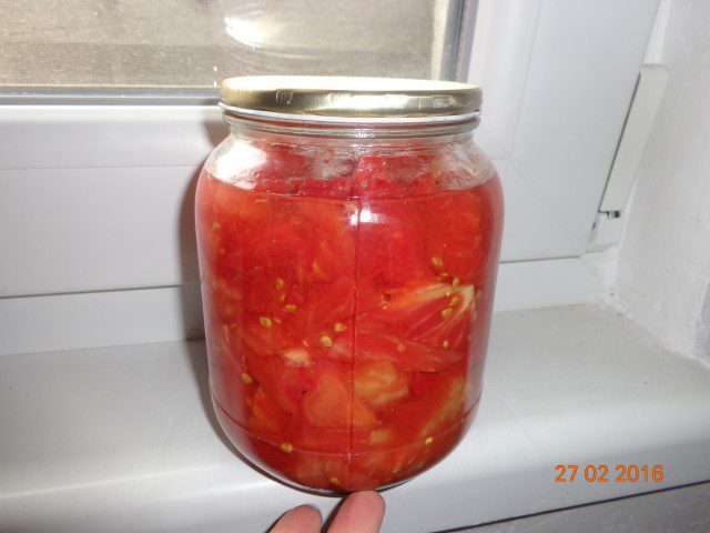 Tomates esterilizados en frascos