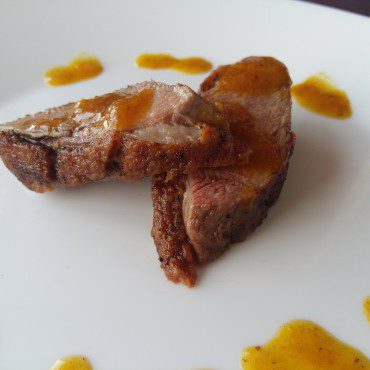 Magret de pato con salsa de naranja