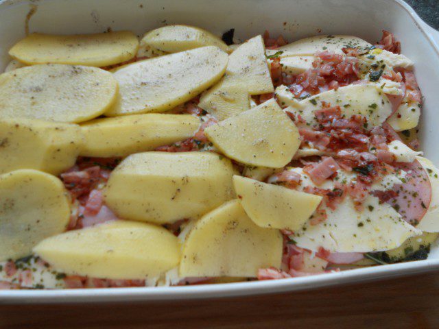 Lasaña de patatas con jamón cocido y bacon
