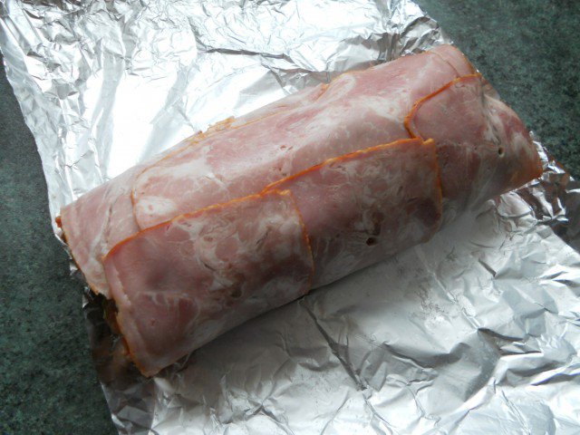 Rollo de carne envuelto en bacon