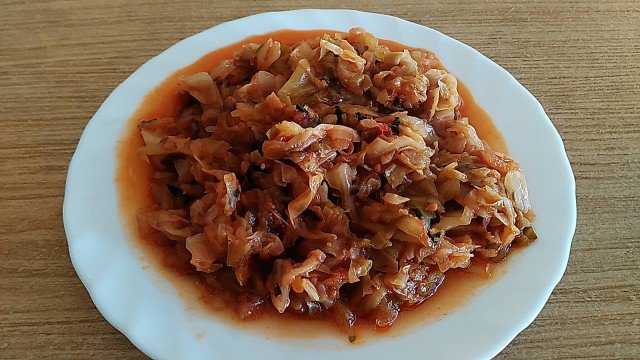 Repollo con tomates