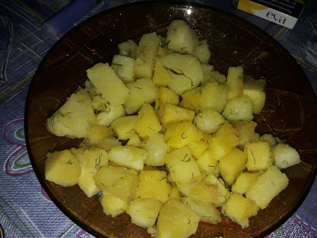 Patatas sauté con eneldo