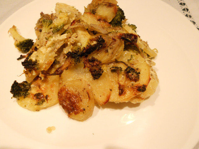 Brócoli con patatas al horno