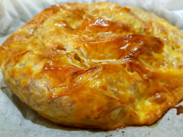 Pastel salado de masa filo con chucrut