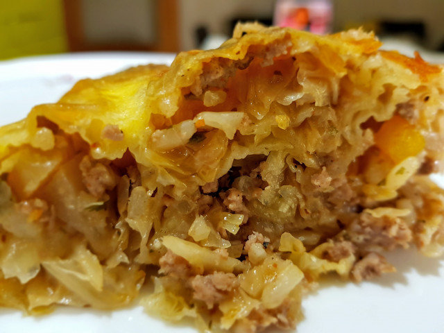 Pastel salado de masa filo con chucrut