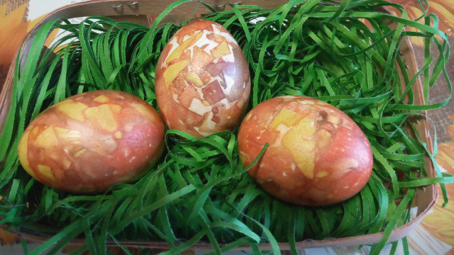 Huevos de Pascua Marmolados (pintados con escamas de cebolla)