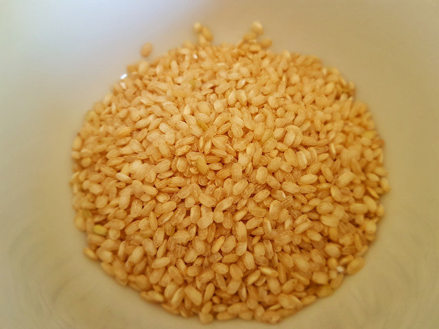 Mejillones con arroz integral y albahaca