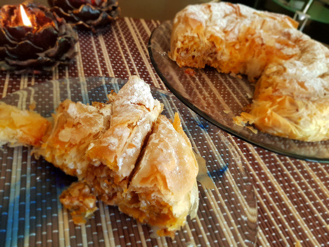 Pastel de masa filo con calabaza cocida