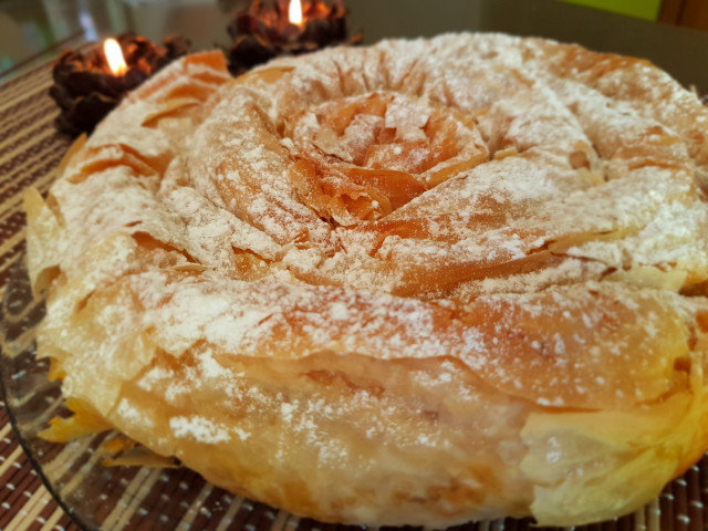 Pastel de masa filo con calabaza cocida