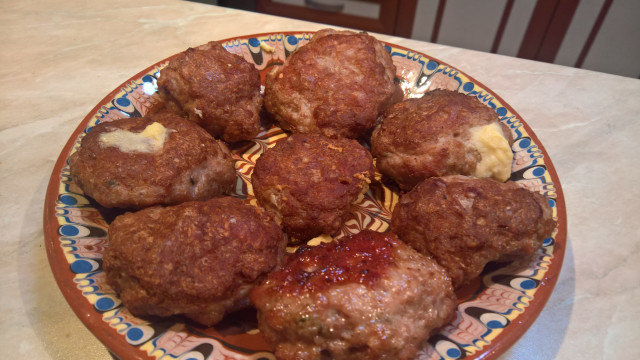 Albóndigas de carne con relleno de quesos