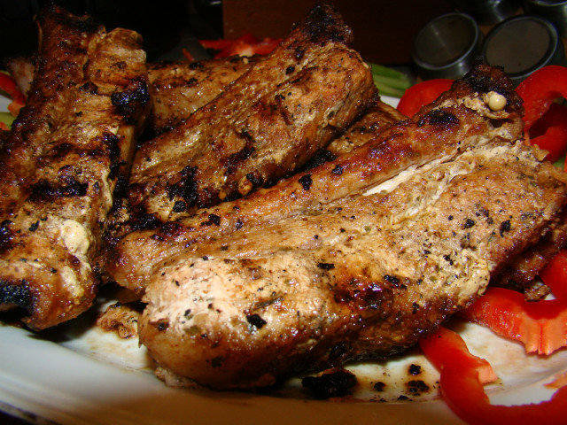 Costillas de cerdo a la parrilla (receta clásica)