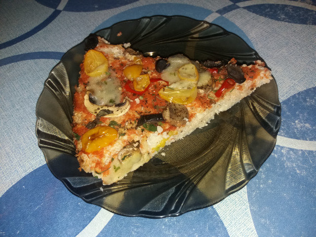 Pizza vegana con base de coliflor