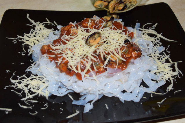 Pasta de arroz con mejillones