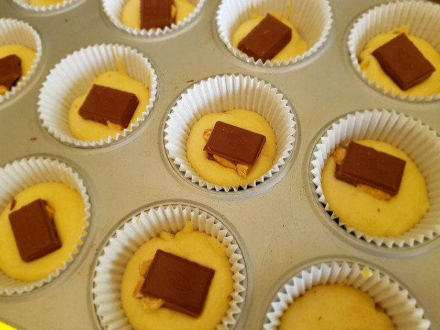 Muffins esponjosos de manzana y chocolate