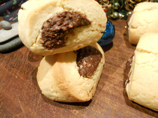 Galletas italianas con relleno de chocolate y avellanas