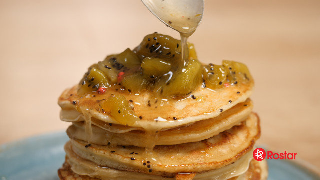 Tortitas americanas con ricotta y mermelada de kiwi