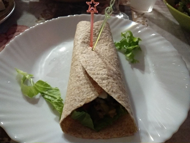 Burritos caseros con dos salsas