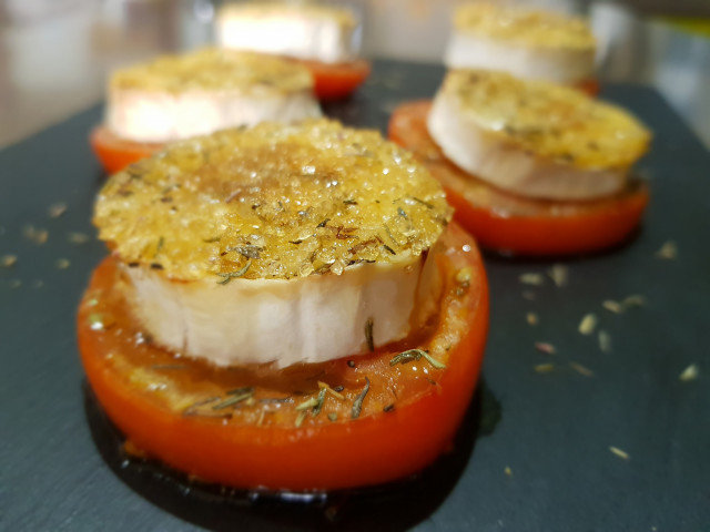 Tomates asados ​​con queso de cabra y tomillo