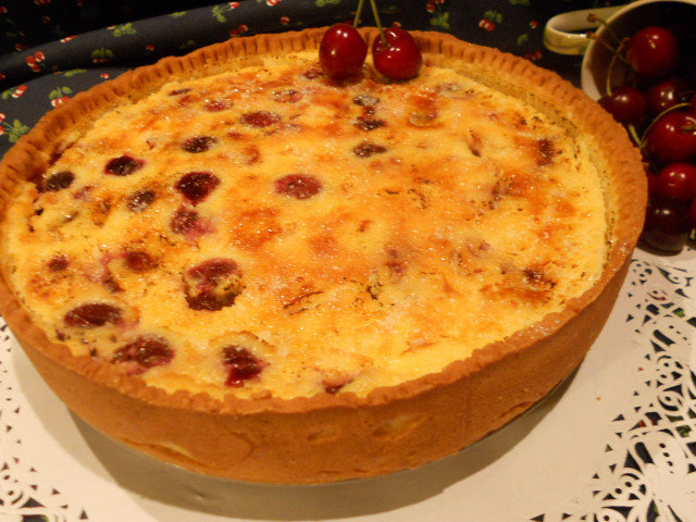 Tarta de cerezas con crema agria