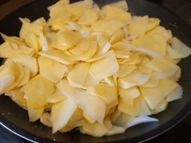 Tortilla de patata con cebolla