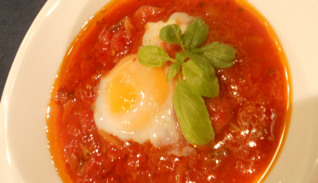 Sopa de tomate con tomates secos