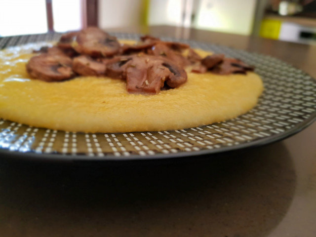 Polenta con champiñones