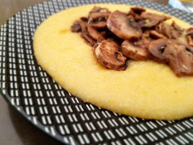 Polenta con champiñones