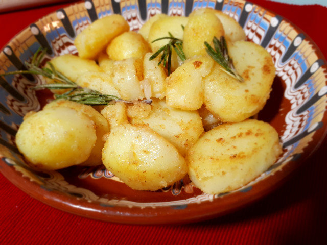 Patatas salteadas con romero