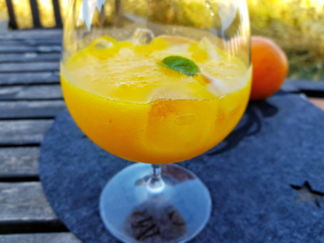 Cóctel refrescante de naranja con Cointreau