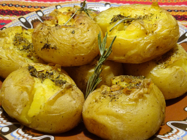 Patatas al horno con mantequilla