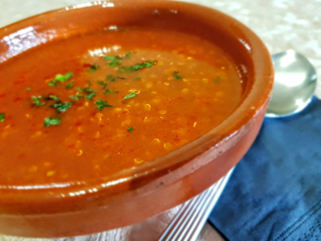 Sopa de tomate y quinoa