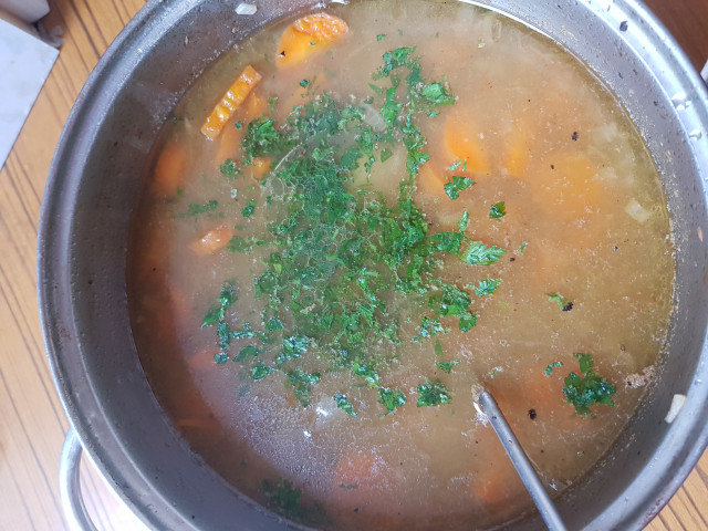 Sopa de ternera con patatas y zanahorias