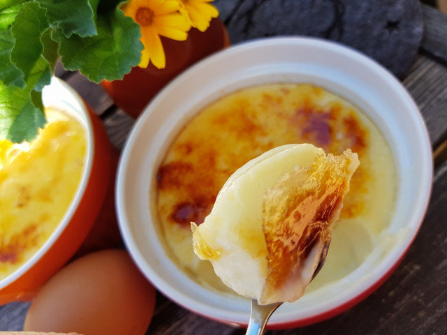 Crème Brûlée con vainilla y huevos enteros
