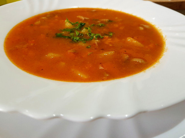 Sopa de ternera macedonia